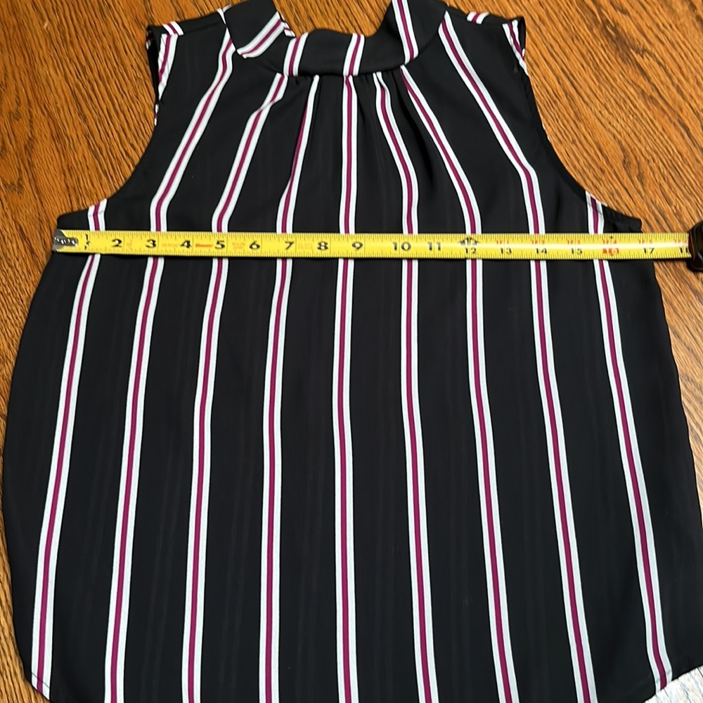 Who What Wear Black Sleeveless Vertical Stripe Blouse - Picture 6 of 6